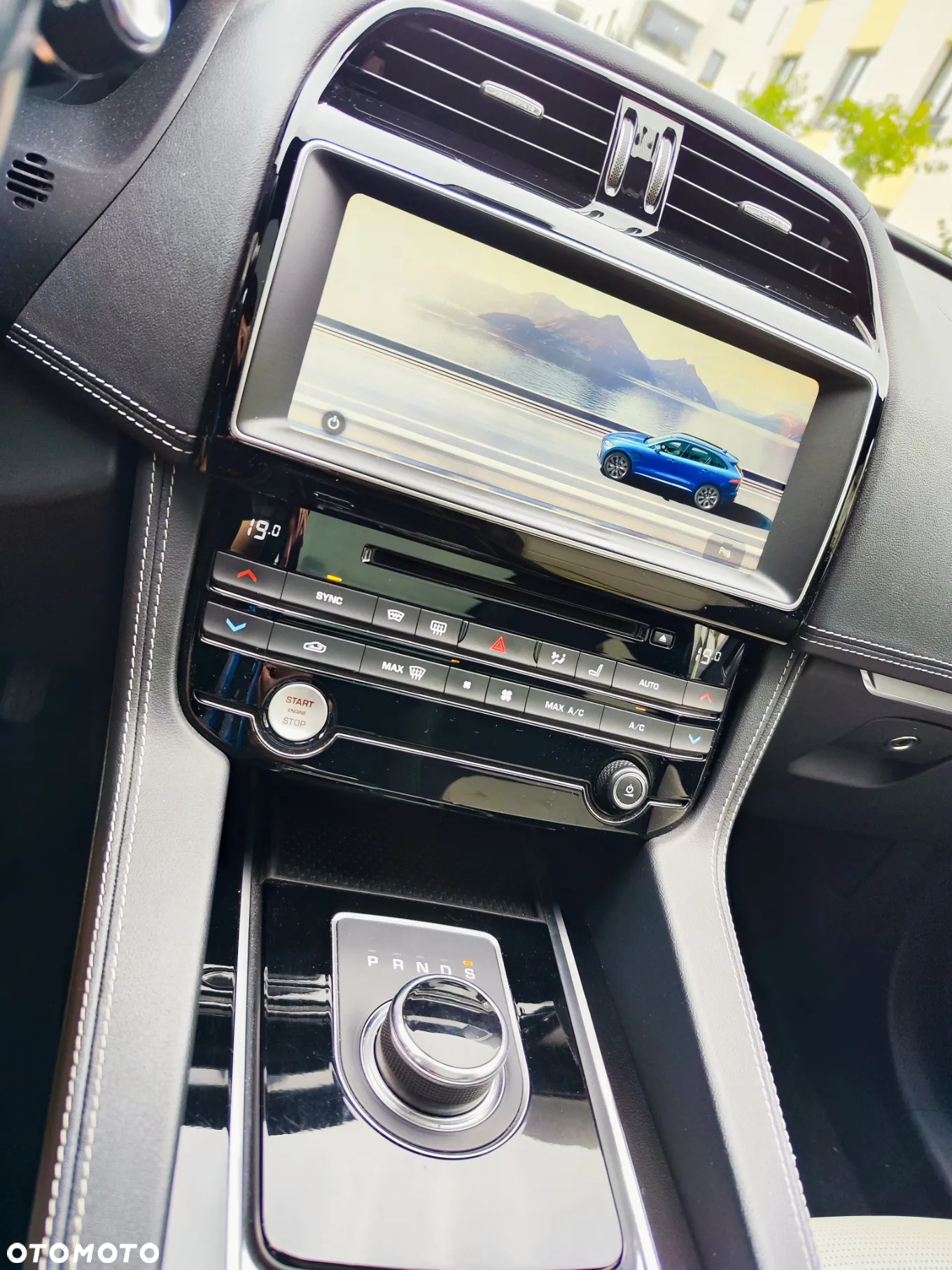 Jaguar F-Pace 2.0 i4D AWD R-Sport - 25