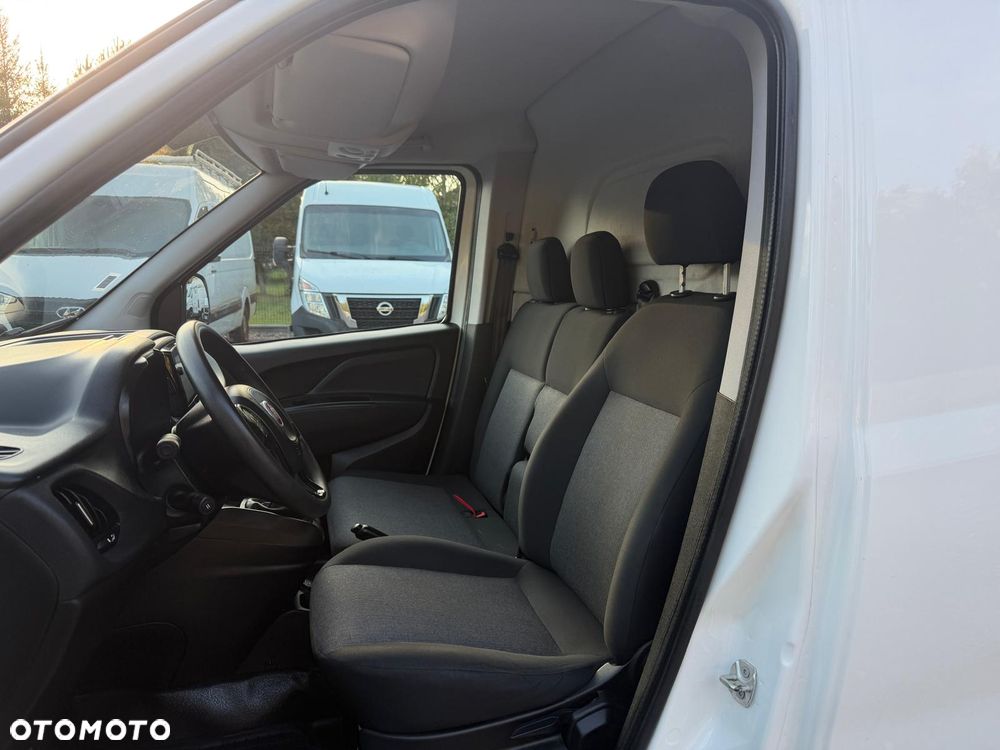 Fiat DOBLO / 1.6D / FV23% / NAJBOGATSZA WERSJA / 3 OSOBOWY / NAVI / CARPLAY - 17