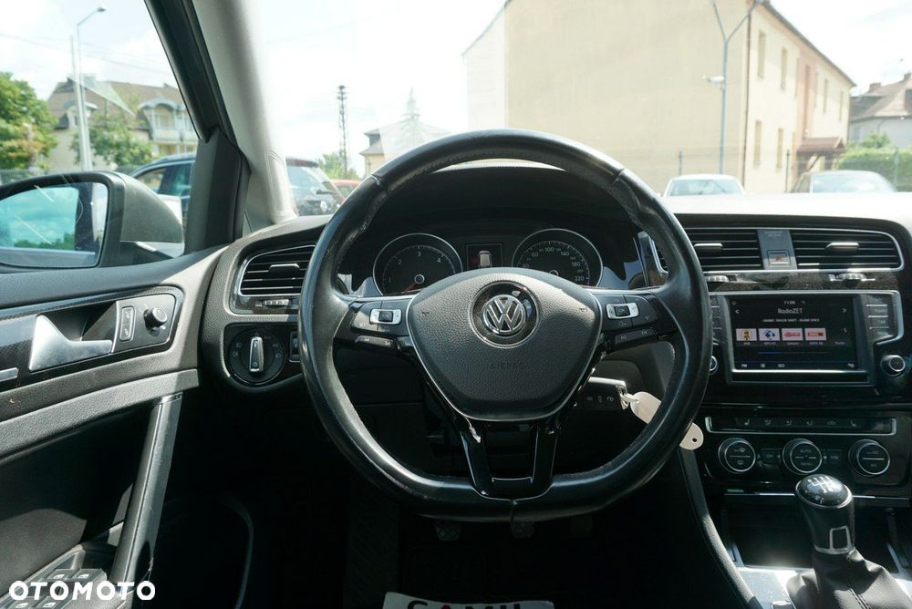 Volkswagen Golf - 15
