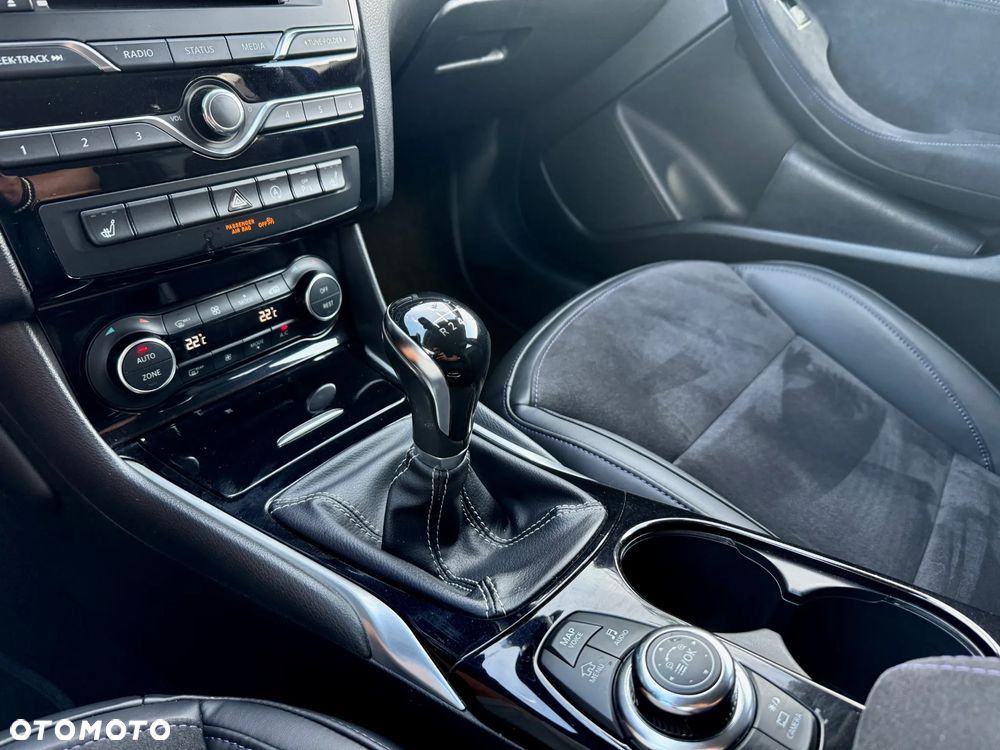 Infiniti Q30 1.6t Premium Tech - 11