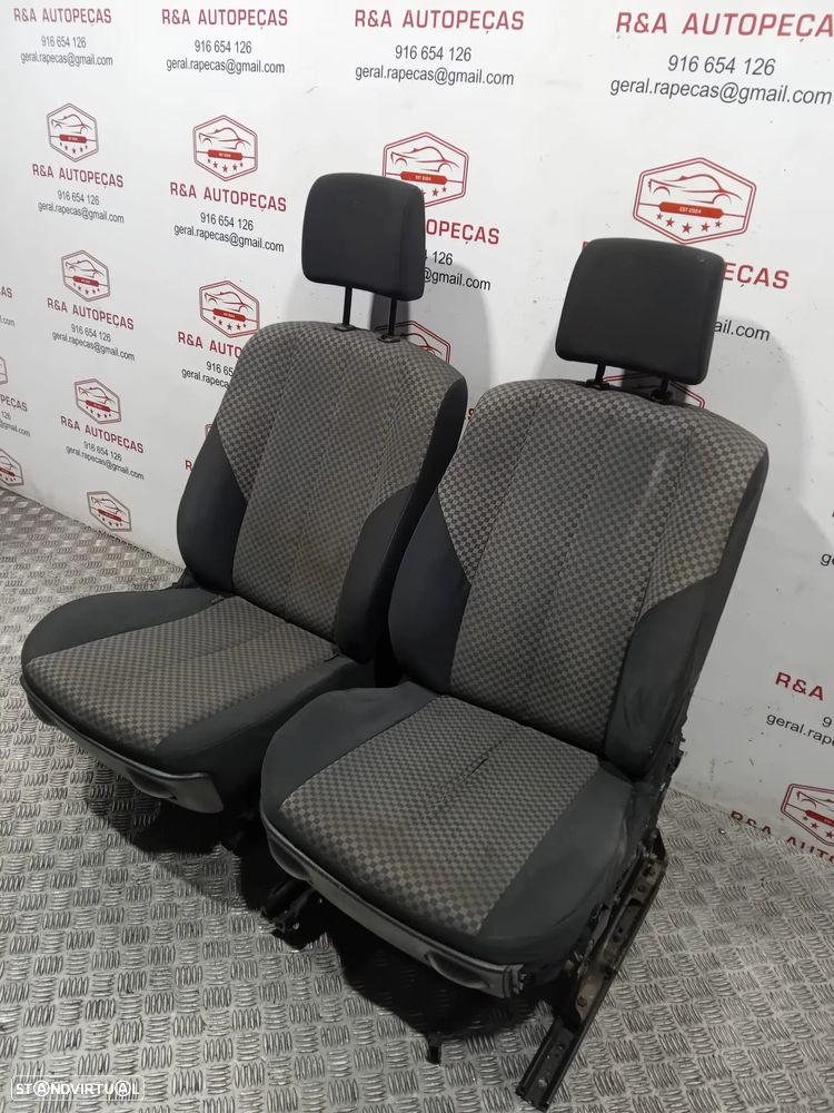 Conjunto de Bancos Renault Megane II em Tecido Original - 11
