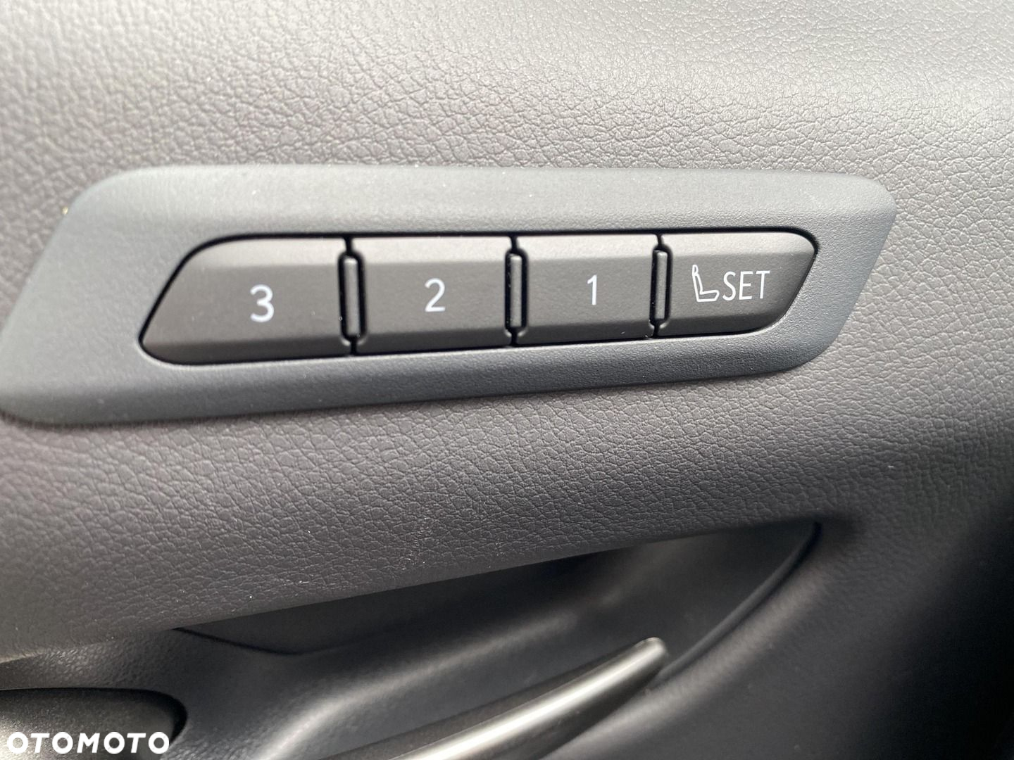 Lexus UX 300h F Sport - 22