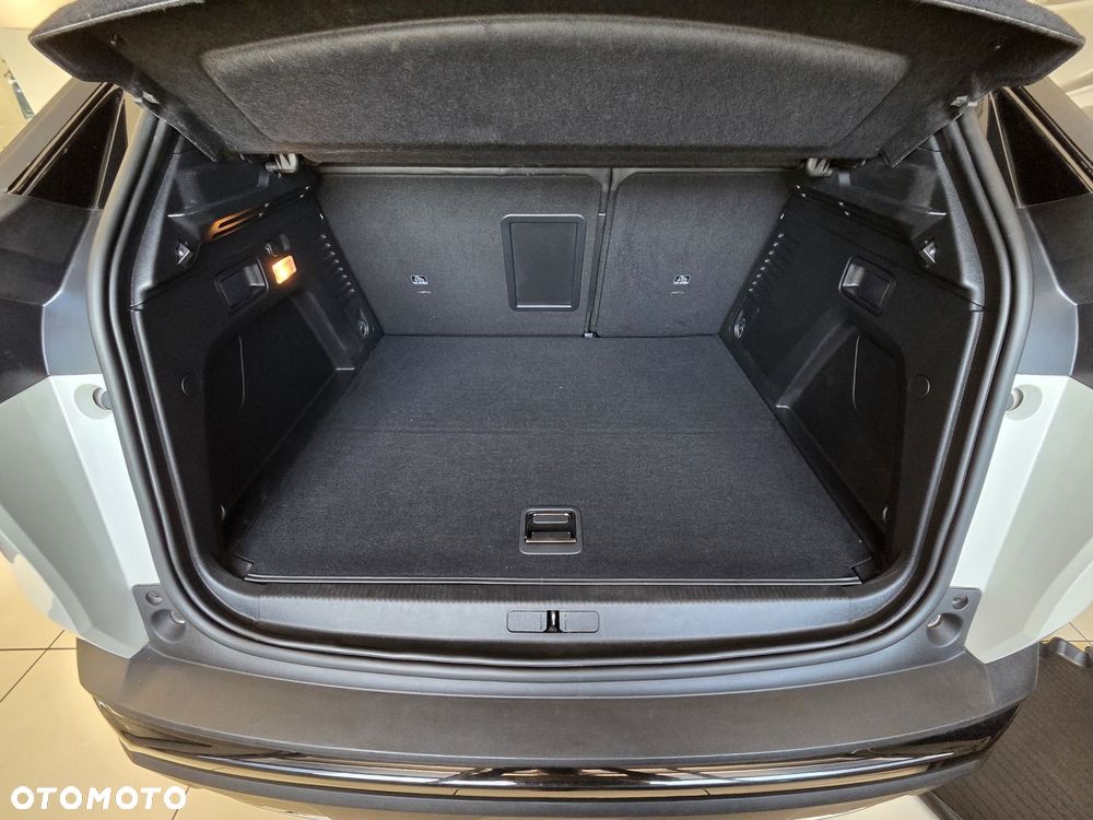 Peugeot 3008 1.6 PureTech Hybrid4 PHEV GT S&S EAT8 - 8