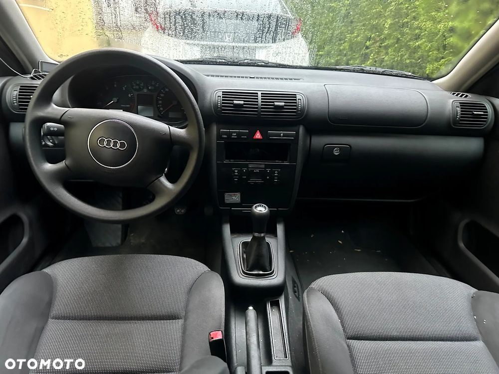 Audi A3 3-drzwiowe 1.8 Attraction - 8