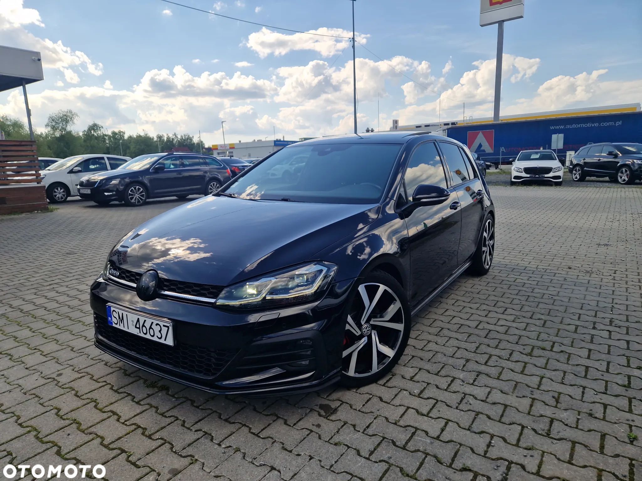Volkswagen Golf - 1
