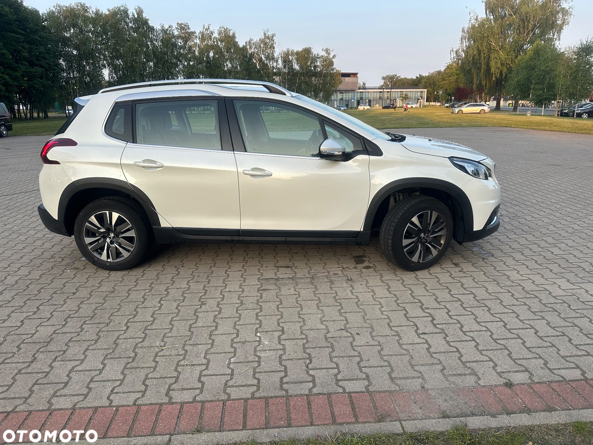 Peugeot 2008 PureTech 82 Allure - 4