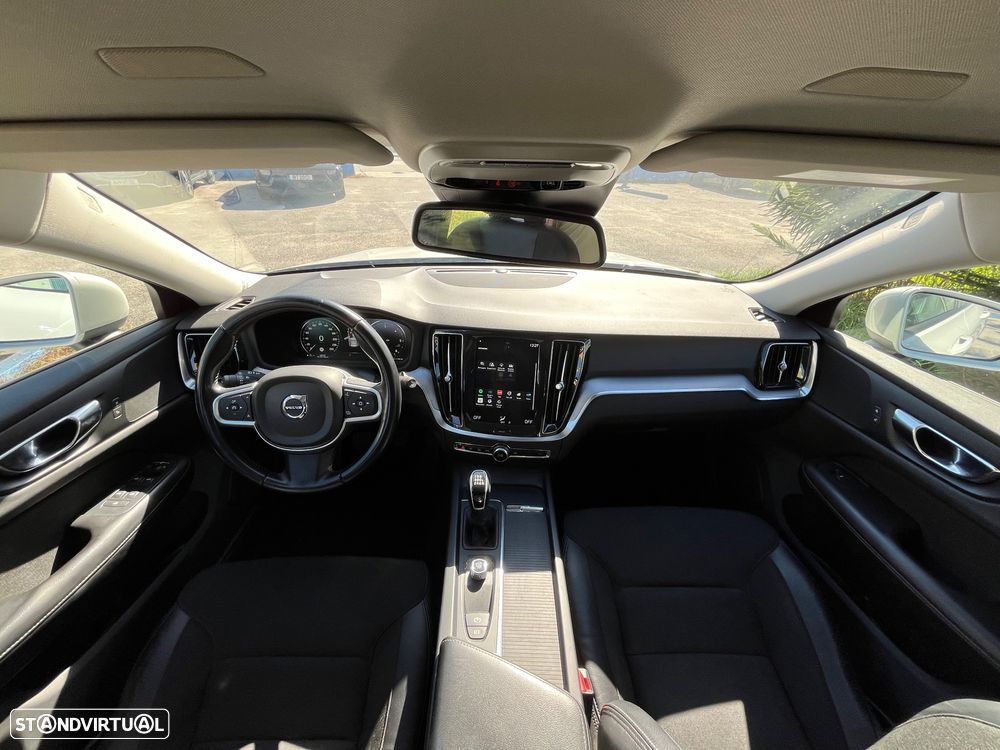 Volvo V60 2.0 D3 Momentum Plus - 55