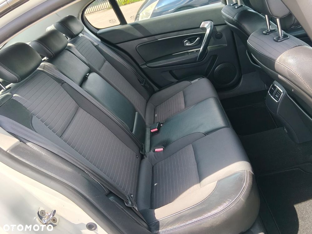 Renault Latitude 2.0 dCi Privilege - 17