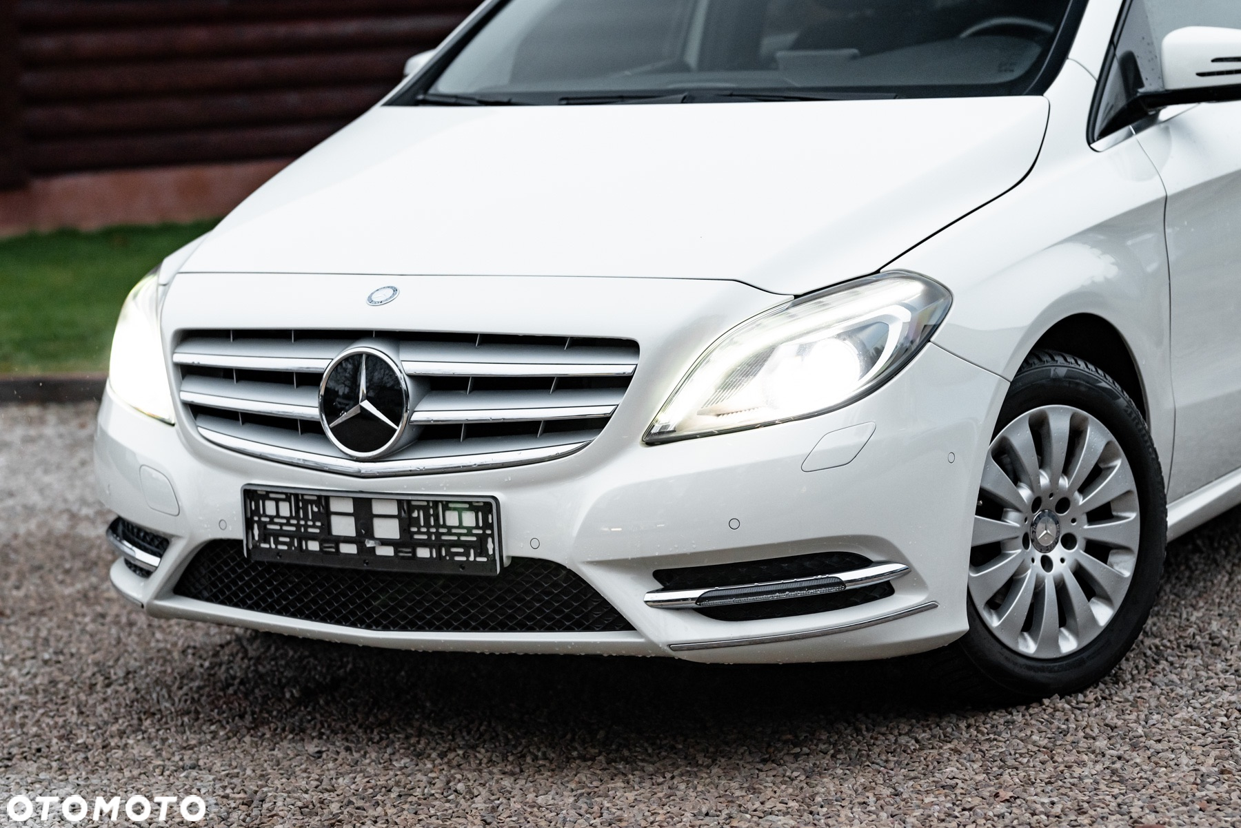 Mercedes-Benz Klasa B 180 7G-DCT - 16