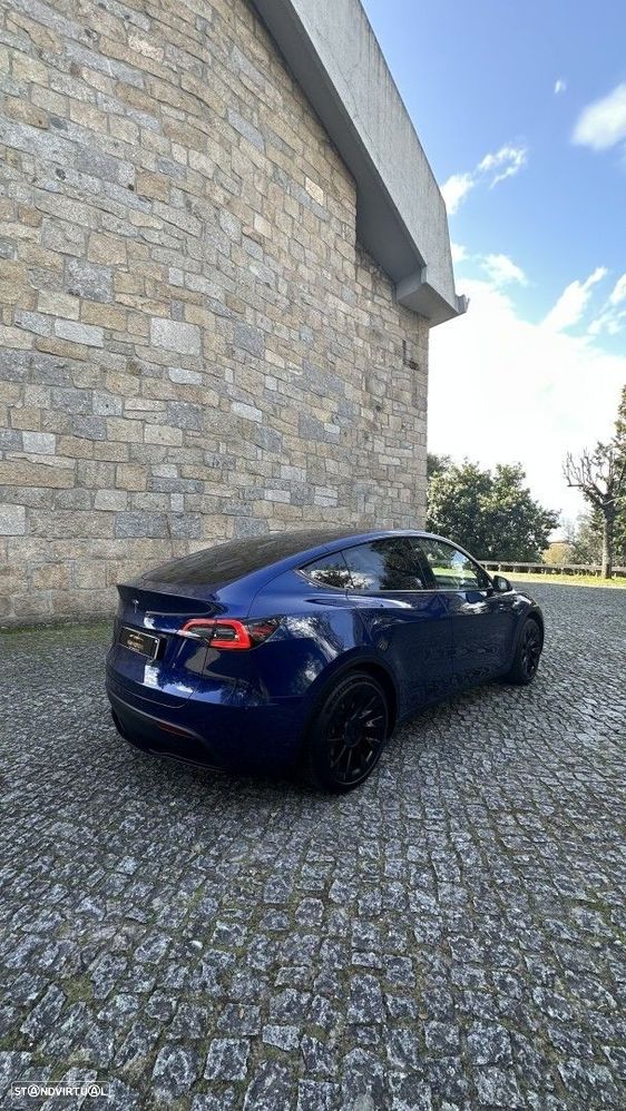 Tesla Model Y - 4