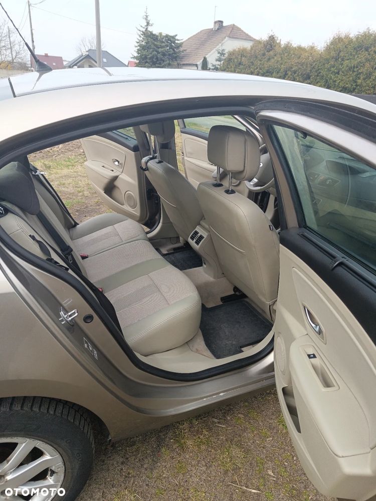 Renault Fluence 1.6 16V Expression - 11