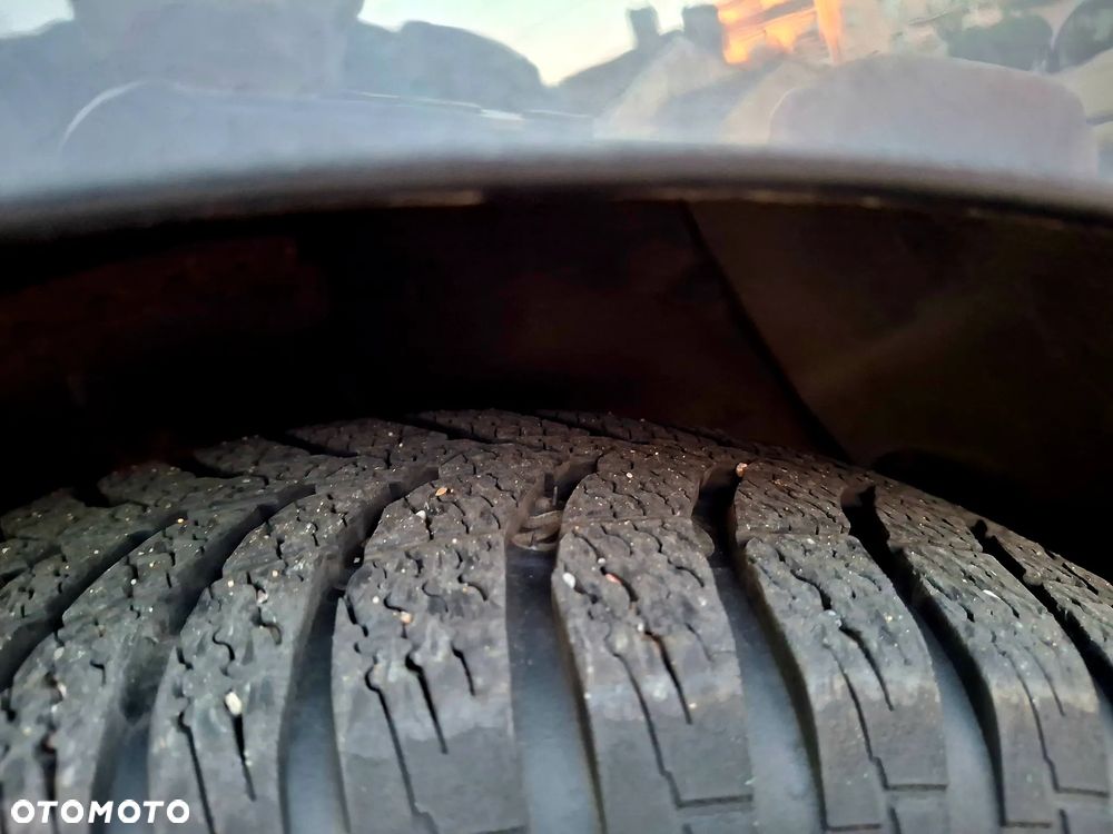 Kia Rio - 33