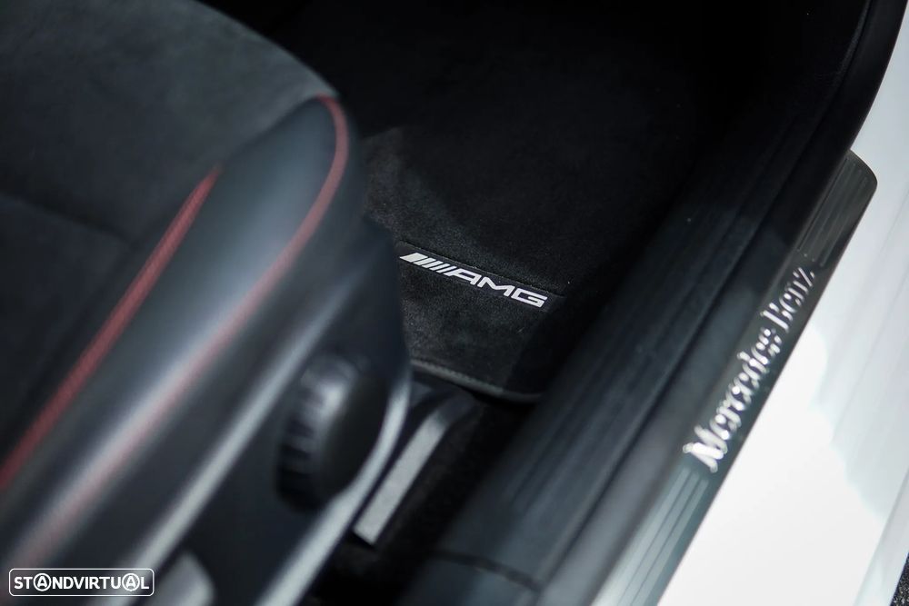 Mercedes-Benz CLA 250 e 8G-DCT AMG Line - 32