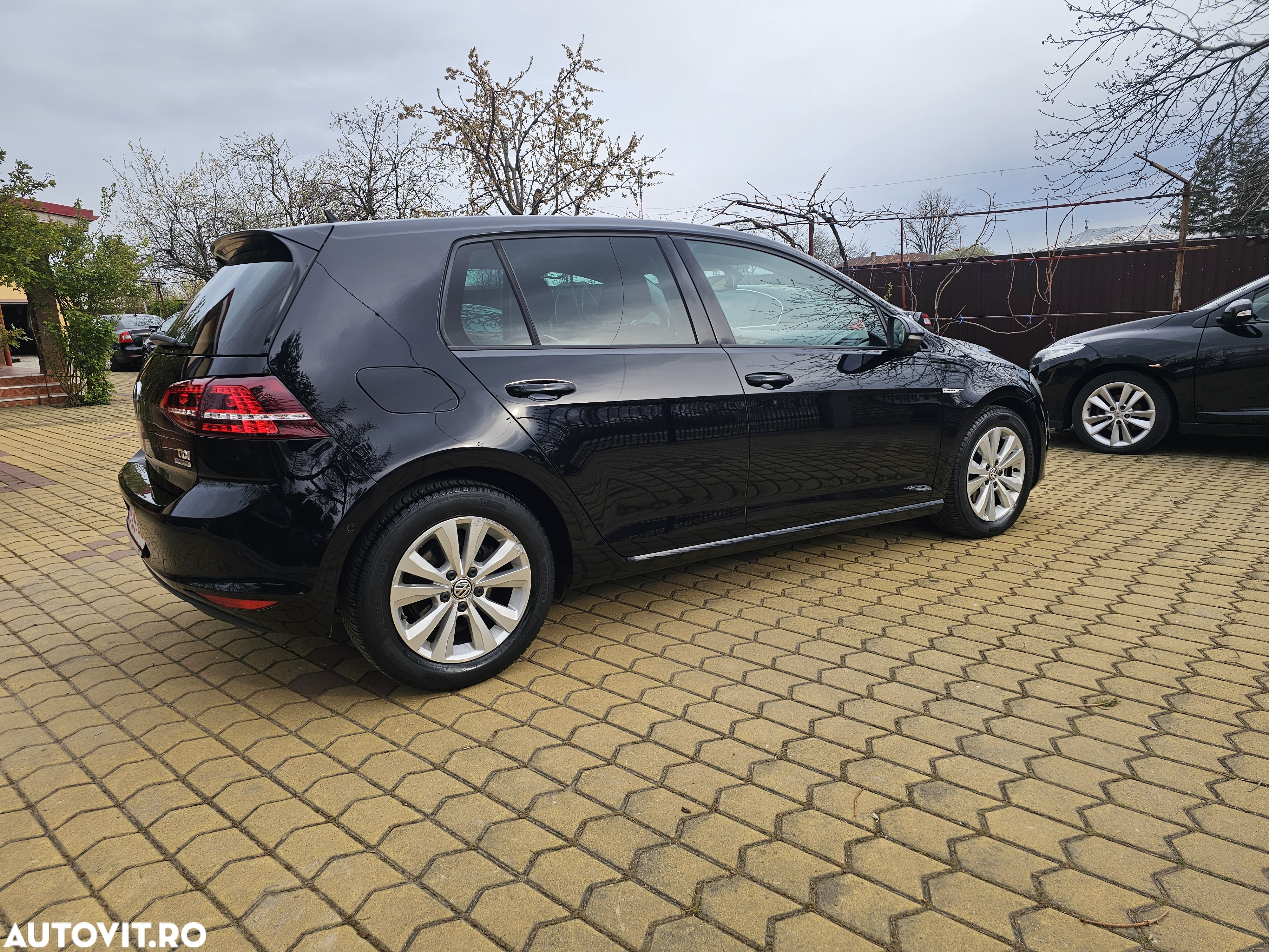 Volkswagen Golf 1.6 TDI BlueMotion Comfortline - 16