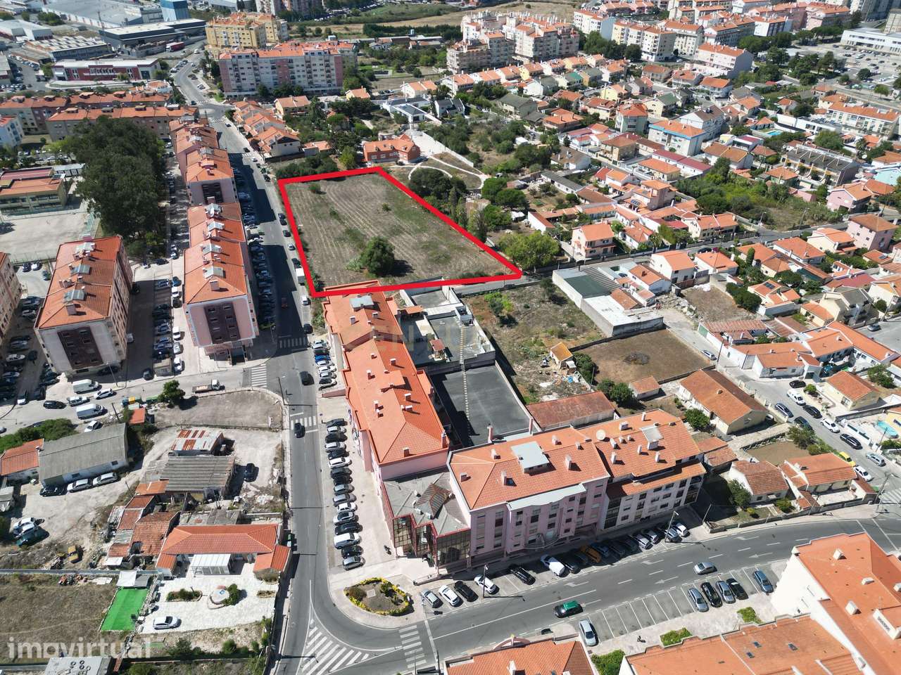 TERRENO URBANO EM MEM MARTINS SINTRA, COM VISTA PARA PALÁCIO DA PENA E - Grande imagem: 4/43
