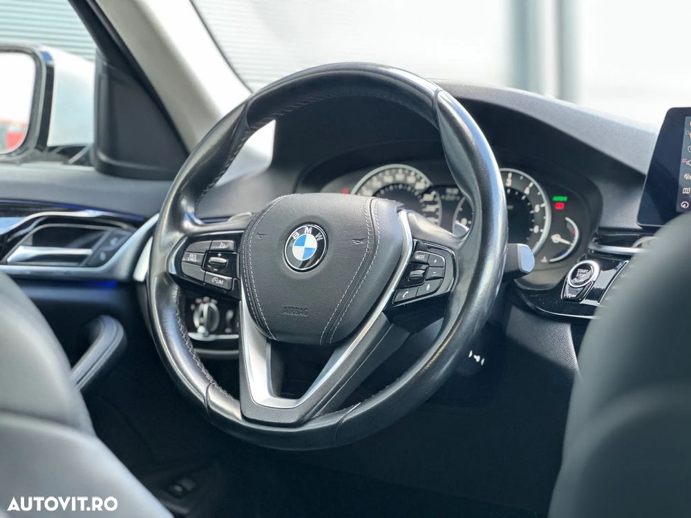 BMW Seria 5 530i xDrive AT - 22