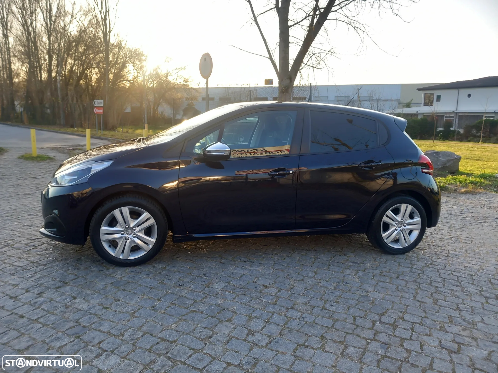 Peugeot 208 1.2 PureTech Allure - 5
