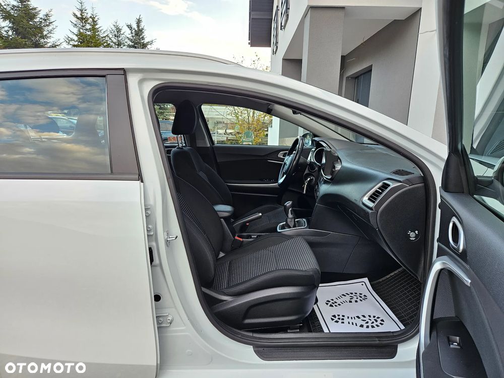 Kia Ceed - 13