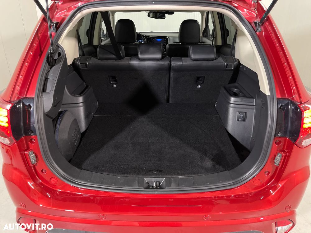 Mitsubishi Outlander 2.0 4WD Plus - 13
