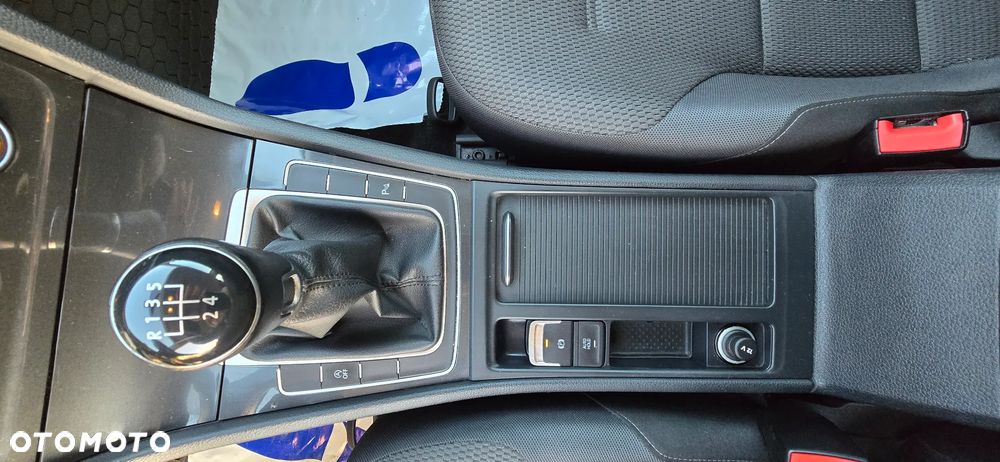 Volkswagen Golf 1.6 TDI BMT Comfortline - 28