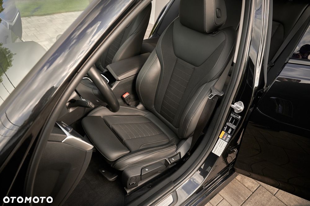 BMW Seria 3 330e Sport Line sport - 21
