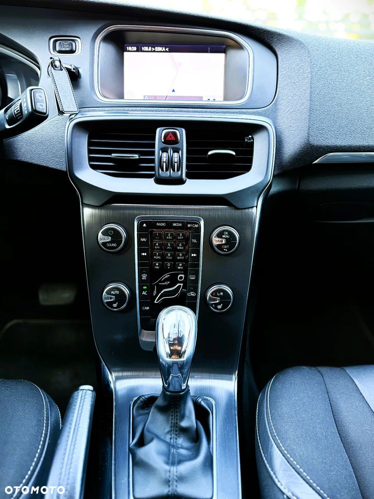 Volvo V40 D3 Momentum - 24