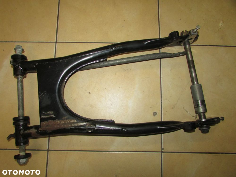 Honda CB 400 N wahacz tył - 2