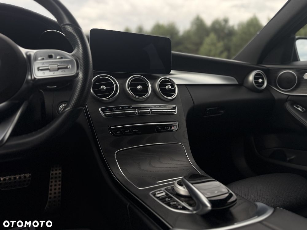 Mercedes-Benz Klasa C 300 9G-TRONIC AMG Line - 37