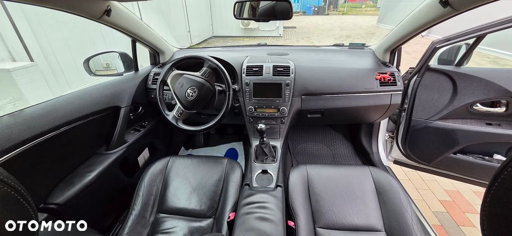 Toyota Avensis - 11