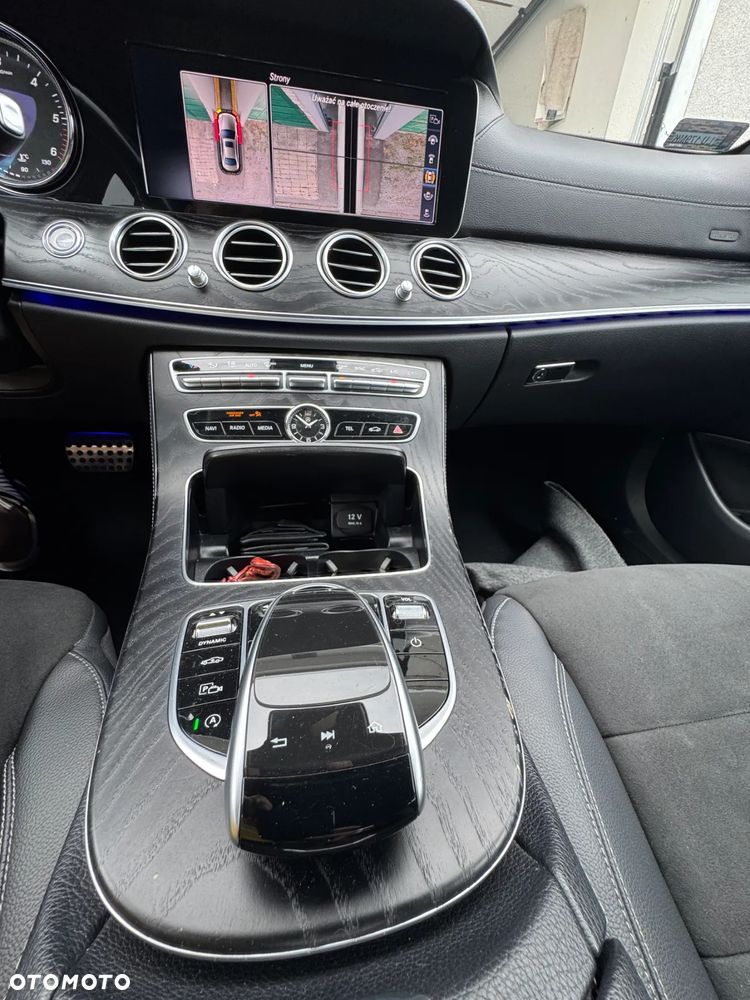Mercedes-Benz Klasa E 220 d 4-Matic 9G-TRONIC - 11