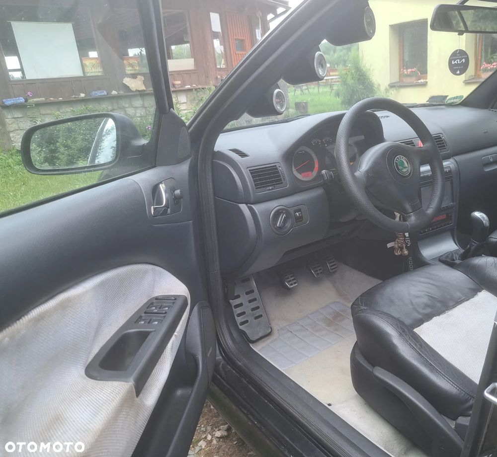 Skoda Octavia 1.8T Tour RS - 9