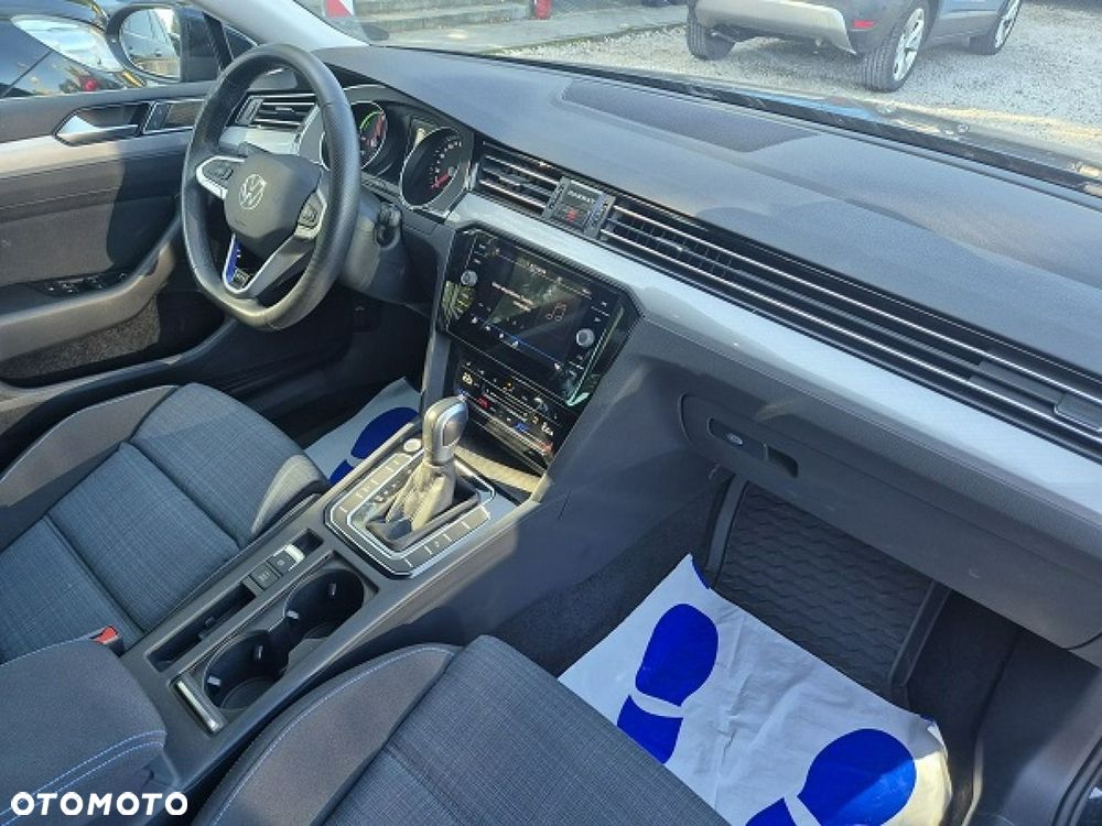 Volkswagen Passat - 16
