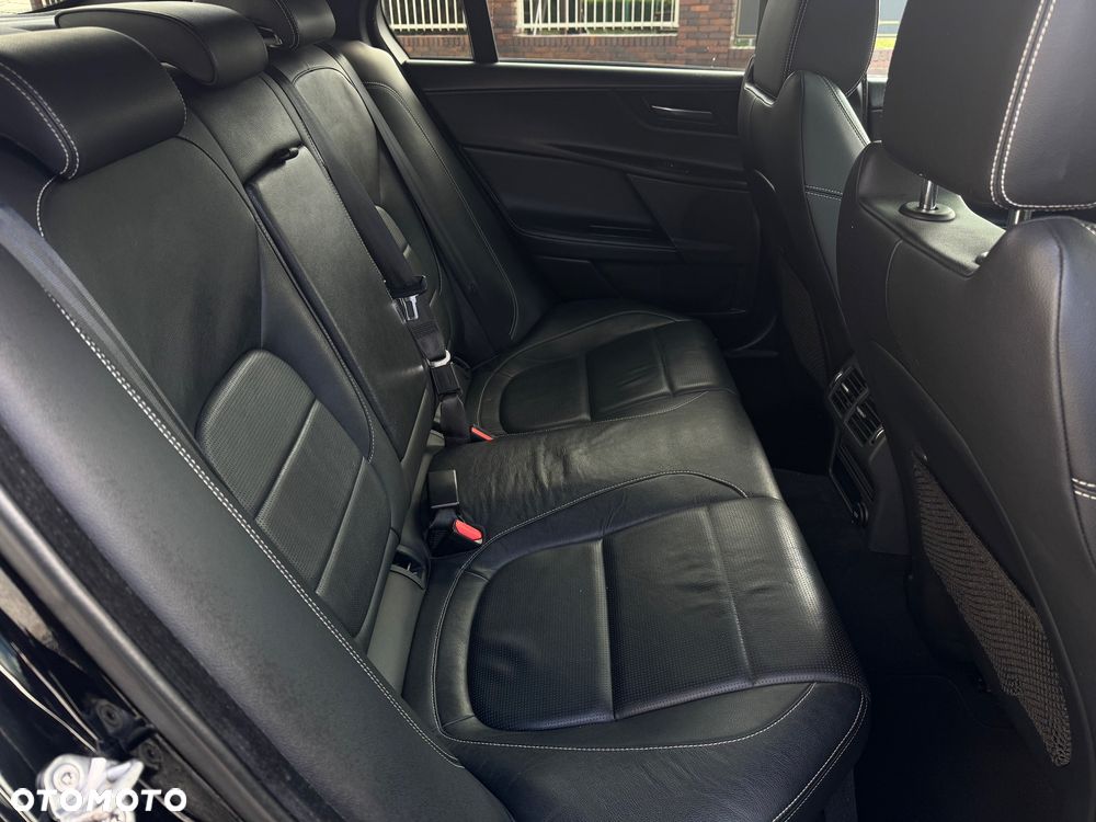 Jaguar XE D200 R-Dynamic SE - 21