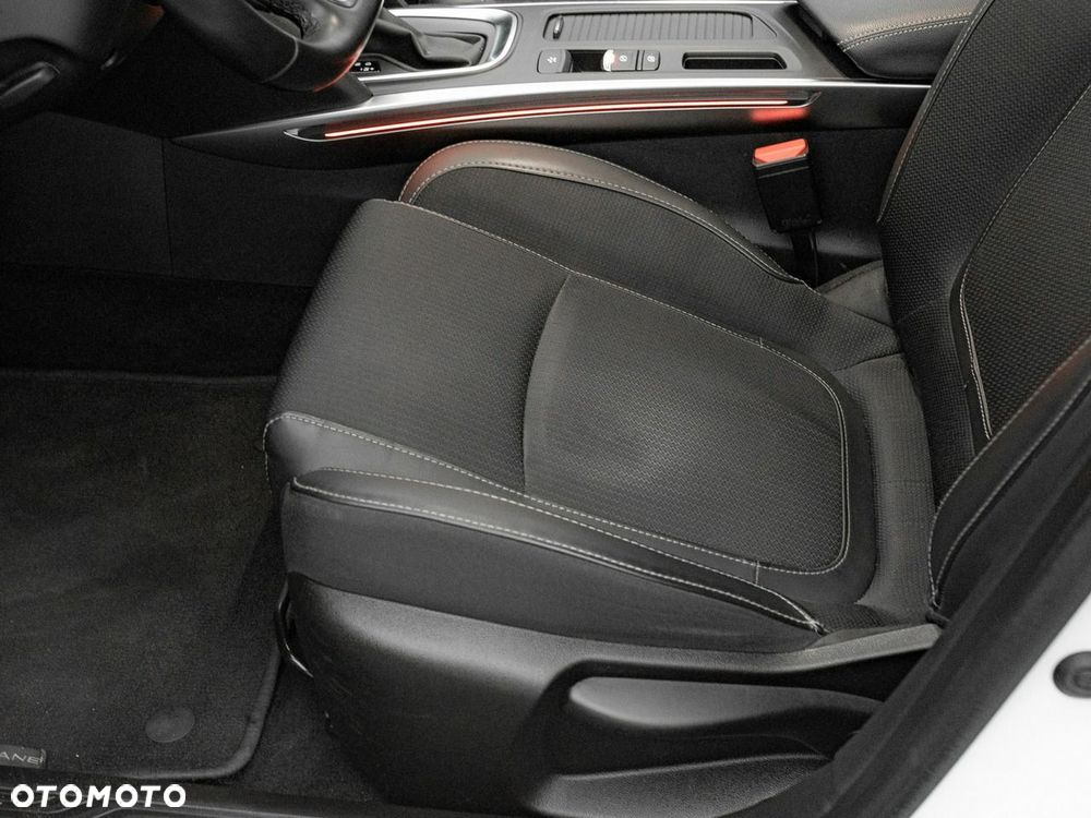 Renault Megane 1.5 Blue dCi Intens EDC - 11