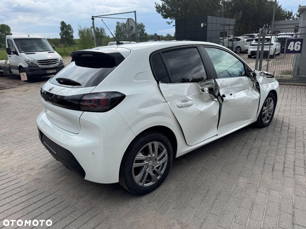 Peugeot 208 - 3