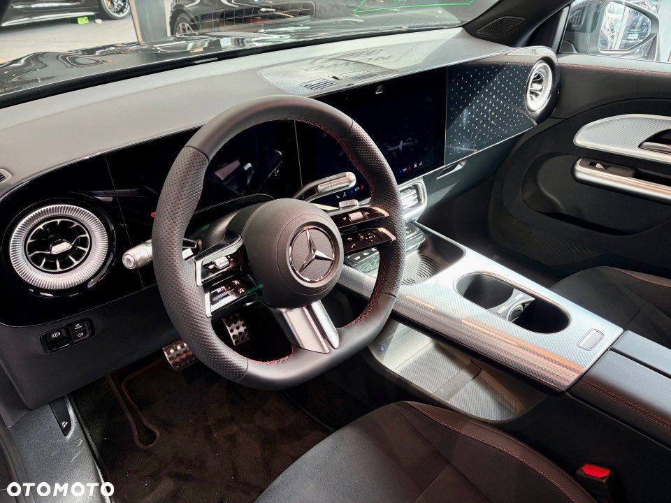 Mercedes-Benz GLB - 12