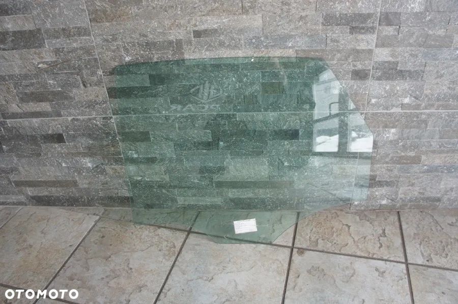 NR 182 Szyba lewy tył Audi Q3 2010 - 1