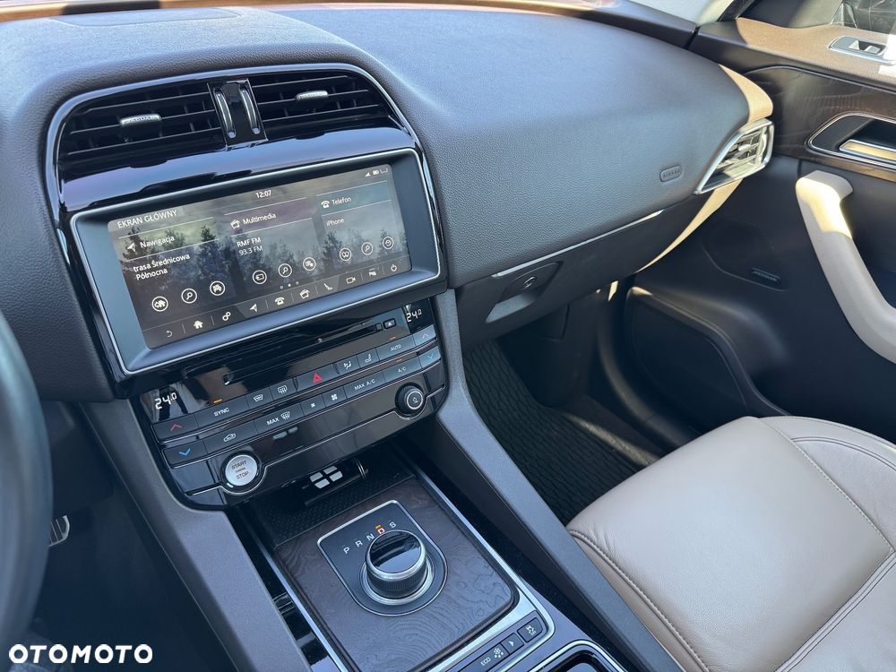 Jaguar F-Pace 2.0 i4D AWD Prestige - 22