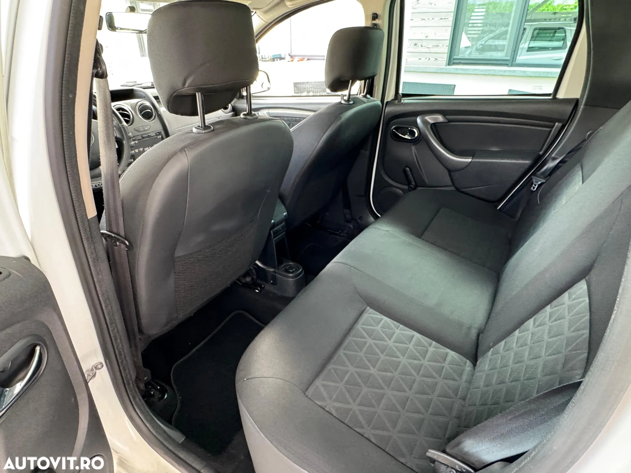 Dacia Duster 1.6 16V 4x2 Prestige - 11