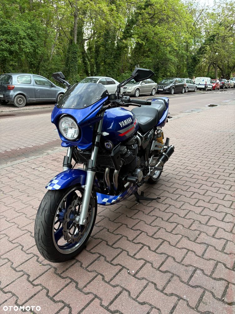 Yamaha XJR - 6