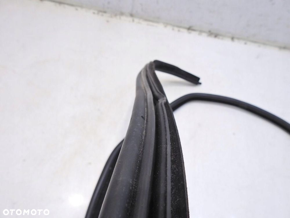 USZCZELKA DRZWI LEWY TYŁ BMW 3 E91 - 3