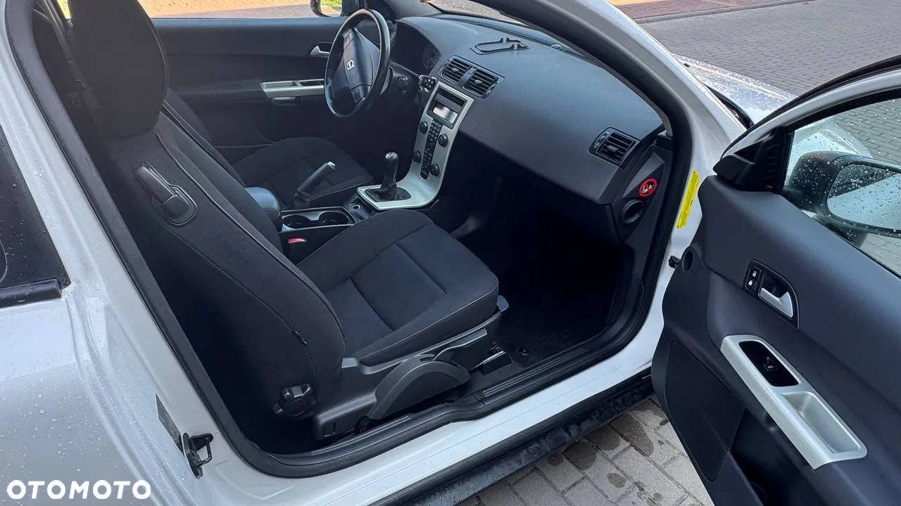 Volvo C30 2.0D Momentum - 25