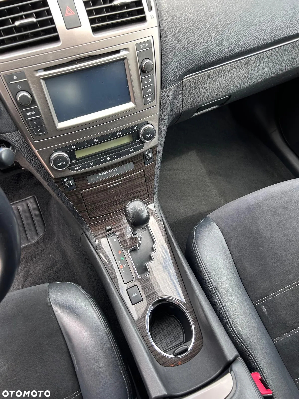 Toyota Avensis 1.8 Premium MS - 4