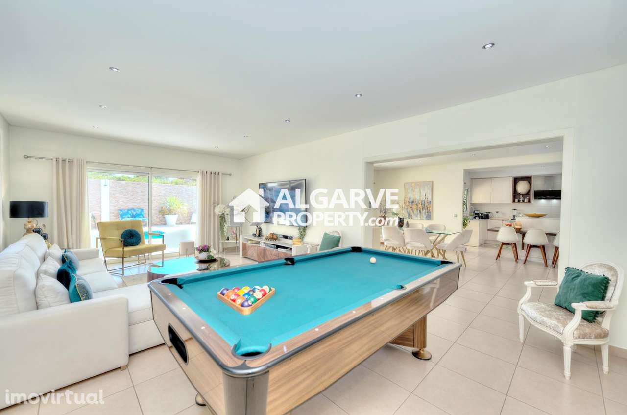 Moradia Isolada com Piscinas e Jardim nos arredores de Vilamoura, Alga - Grande imagem: 2/60