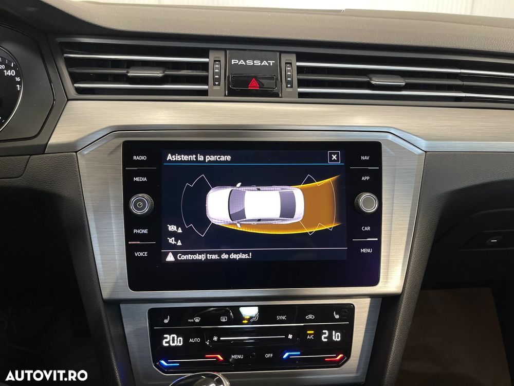 Volkswagen Passat 2.0 TDI Advance - 13