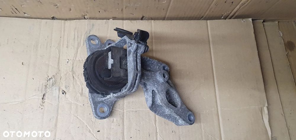 Łapa silnika poduszka Opel Vivaro B Trafic III 1.6 DCI 112101360R - 1