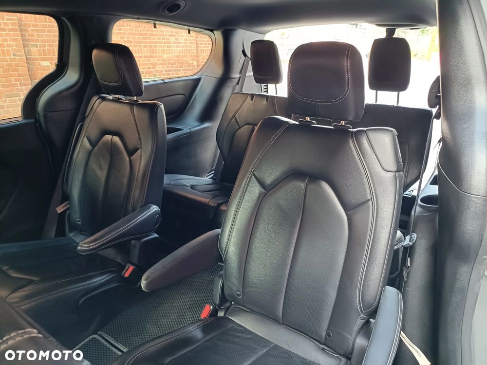 Chrysler Pacifica - 12