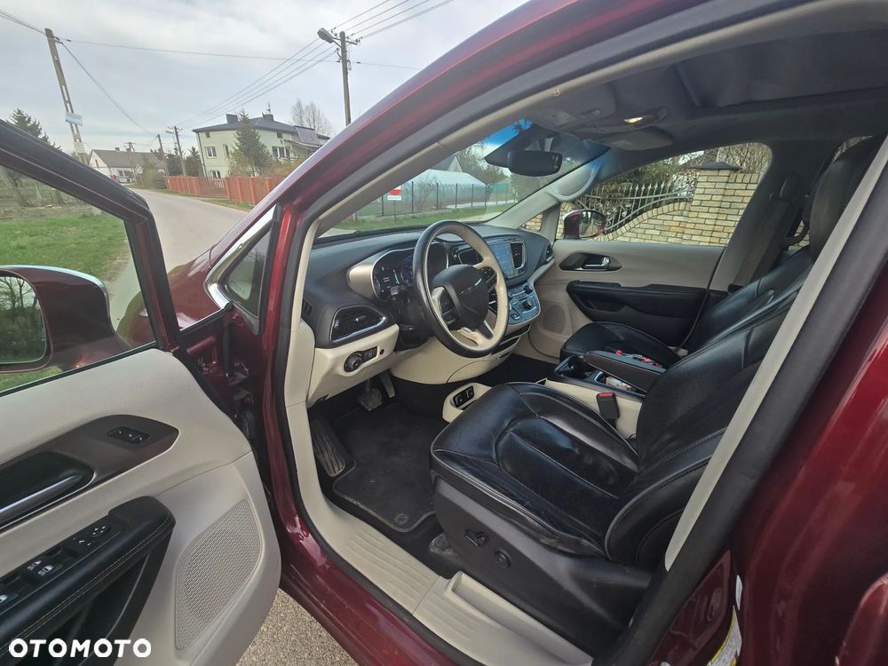 Chrysler Pacifica - 23