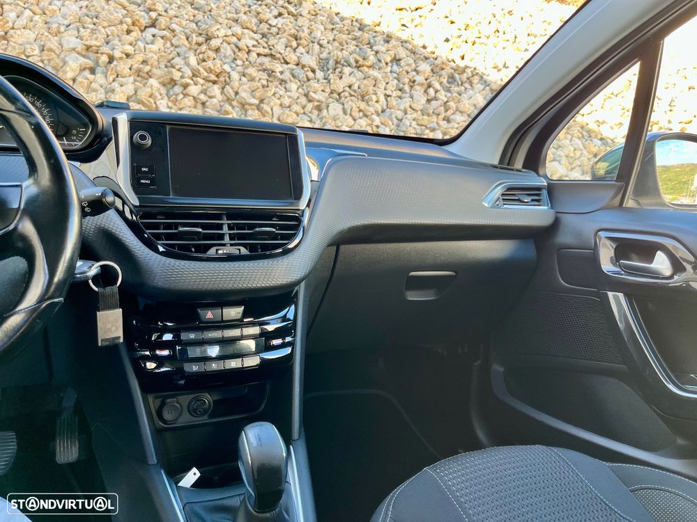 Peugeot 208 1.2 PureTech Allure - 26