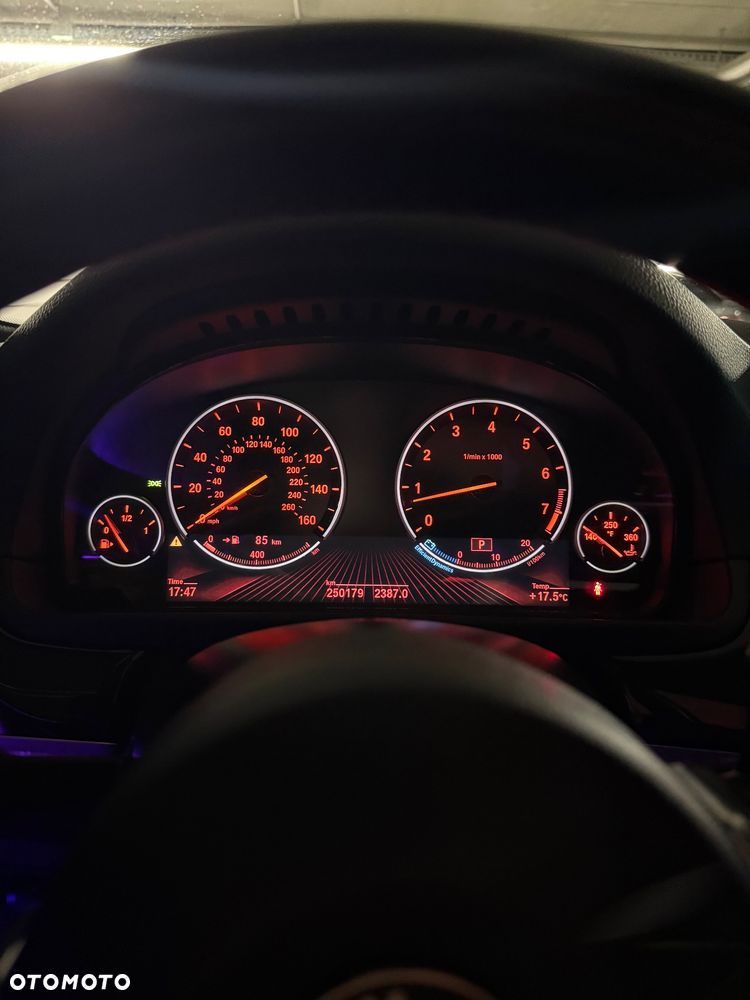 BMW Seria 5 535i xDrive - 31